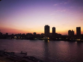 شقه فندقيه جناح يطل علي نهر النيل بجوار فندق فيرمونت